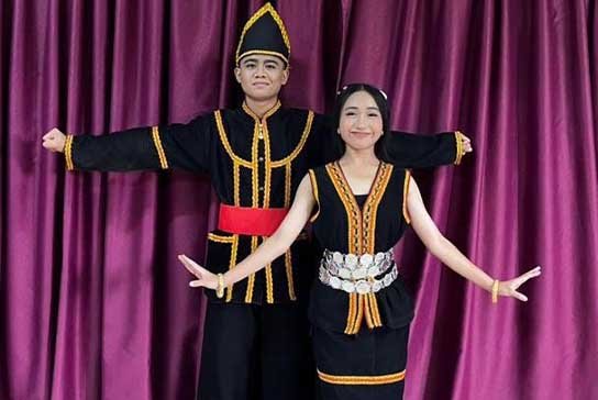 Malaysia Arts School of Sabah presenting Malaysian cultural performance