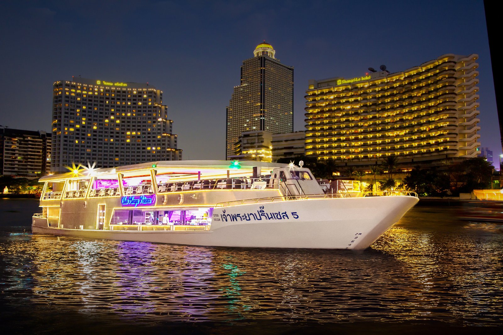 Chao Phraya River Cruise, Bangkok, Thailand